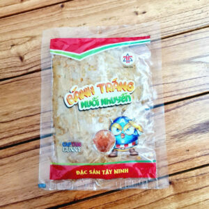 Bánh tráng muối nhuyễn tỏi phi con gà