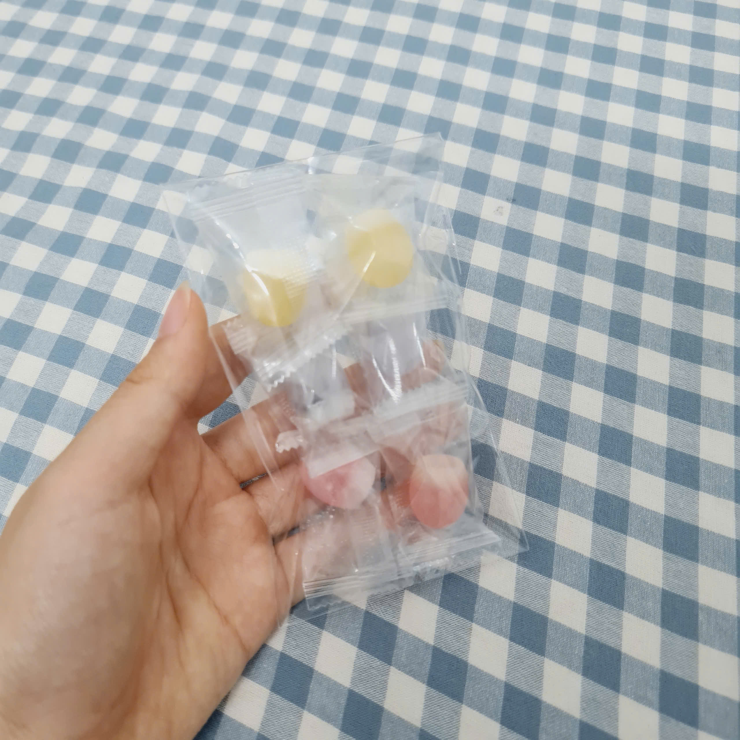 Set 6 viên kẹo sáp ong nhân siro trái cây vị ngẫu nhiên - Ảnh 4